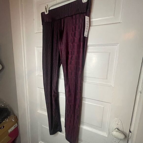 NWTs Terez Crocodile Legginga   - Picture 2 of 6